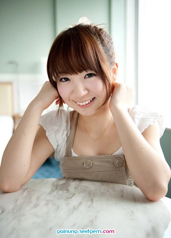 JAV idol Hitomi Fujiwara có khuôn mặt baby quá