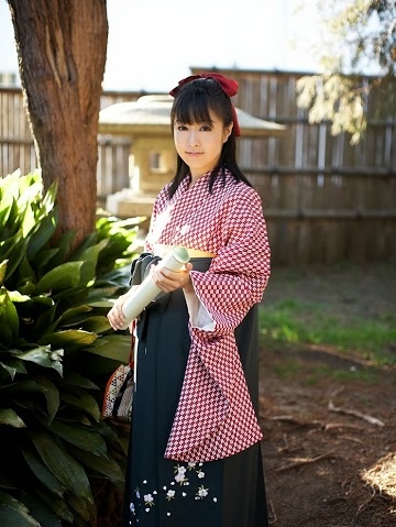 Gái Nhật điệu đà với trang phục hở hang